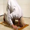 دراسة أمريكية: صلاة المسلم تحمى من آلام الظهر.. والسجود يزيد مرونة المفاصل
