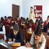 مدرس هندي يطلب من تلاميذه احضار الخمور والرقص له