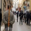 إمام جزائري يأمر زوجته بالسجود له ويجبرها على قضاء الليل واقفة