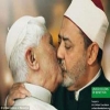بنيتون تسحب الصورة المركبة للبابا وهو يقبل شيخ الازهر