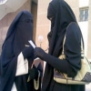 شاب مصري يرتدي النقاب لمراقبة سلوك فتاة ينوي الإرتباط بها