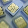 أبل وسامسونج تطوران هواتف جديدة بدون شريحة SIM  