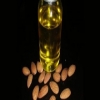 يطيل الشعر ويؤخر الشيخوخة..تعرف على أهم فوائد زيت اللوز   